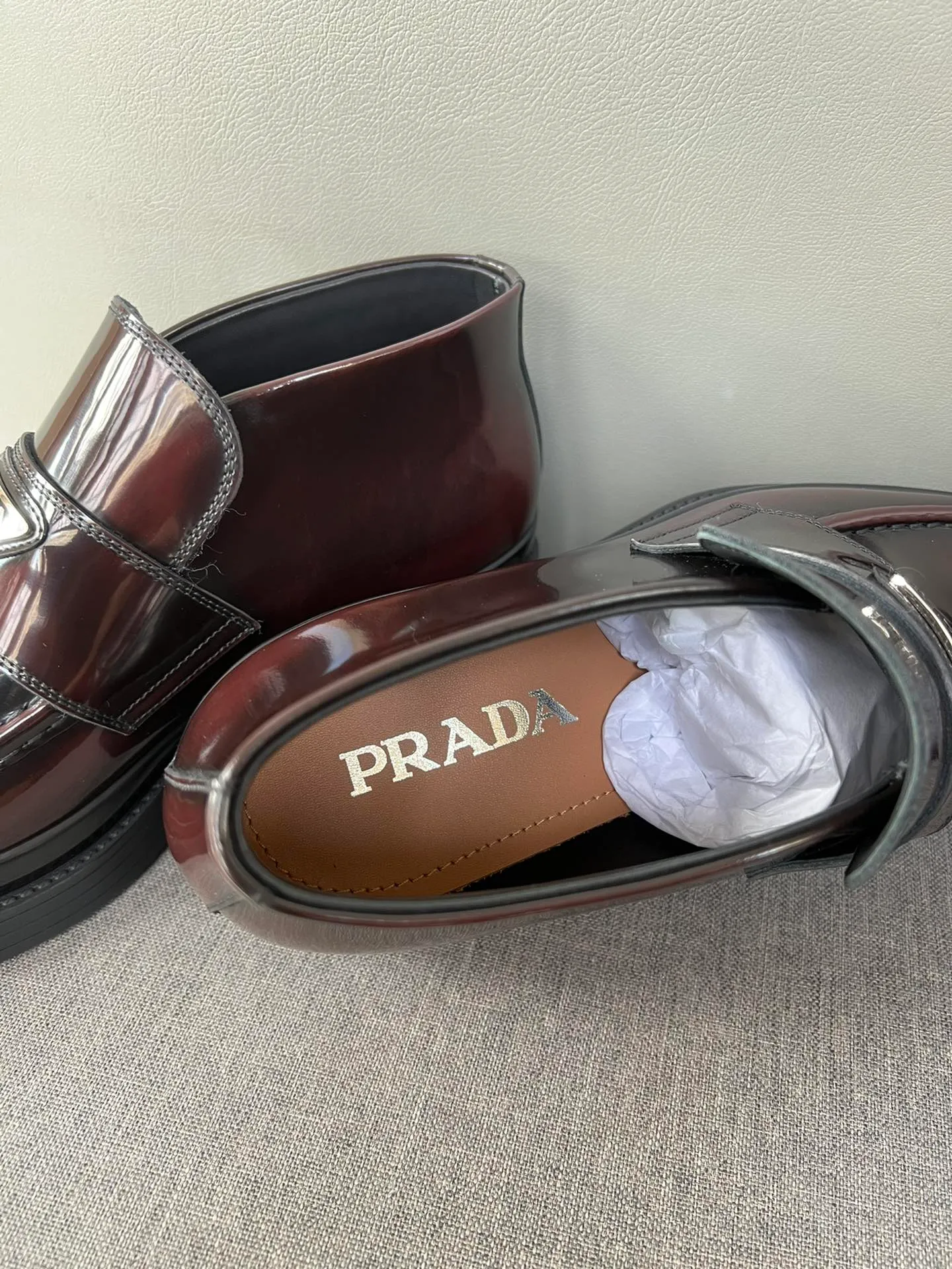 Batch of 1000💰Exclusive hot-selling new Prada Chelsea thick-soled men's shoes, naked boots, imported calf leather on the surface, cow leather on the lining, the outsole is made of private model TPU material, the frosted effect is consistent with the original version, 39-44 in stock (38, 45 custom-made, non-refundable)